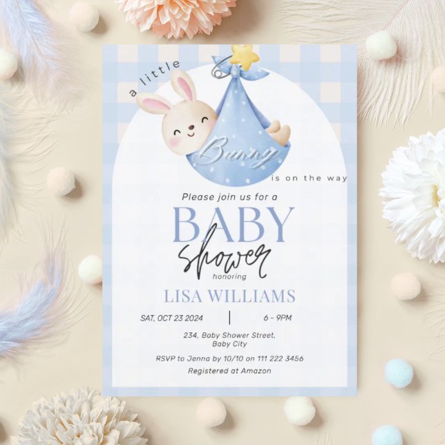 Invitation Little Bunny est sur le chemin Baby shower de Pâqu (A Little Bunny Is On The Way Easter Blue Boy Baby Shower Invitation)
