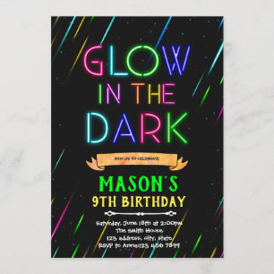Invitation Luminosité de l'invitation d'anniversaire sombre