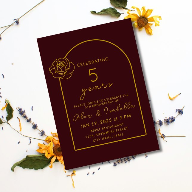 Invitation Magenta moderne et or 5e anniversaire Mariage (Modern, elegant, minimalist magenta and gold custom 5th year wood wedding anniversary invitation)