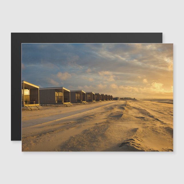 Invitation Magnétique cabines de plage au coucher du soleil sur la côte  (Devant / Derrière)