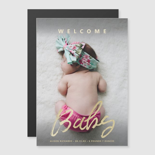 Invitation Magnétique Chic Welcome Baby Gold Brush Script avec photo (Devant / Derrière)