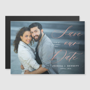 Invitation Magnétique Rose Gold Script Overlay Photo Enregistrer la date