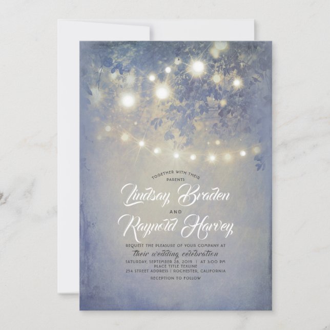 Invitation Mariage bleu Dusty | Lumières à cordes rustiques (Devant)