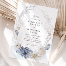 Mariage de plage côtière aux coquillages bleus