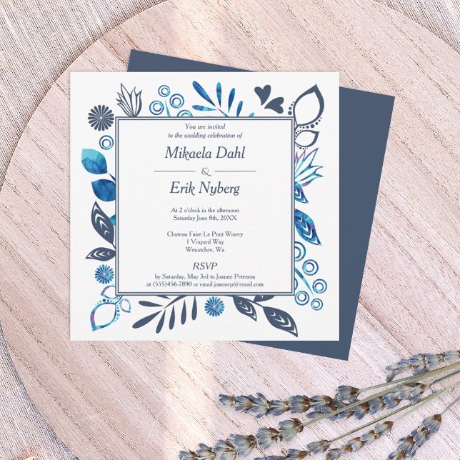 Invitation Mariage frontalier des fleurs Feuilles bleues et b (navy blue and bright blue floral wedding invitation with decorative, square border frame)