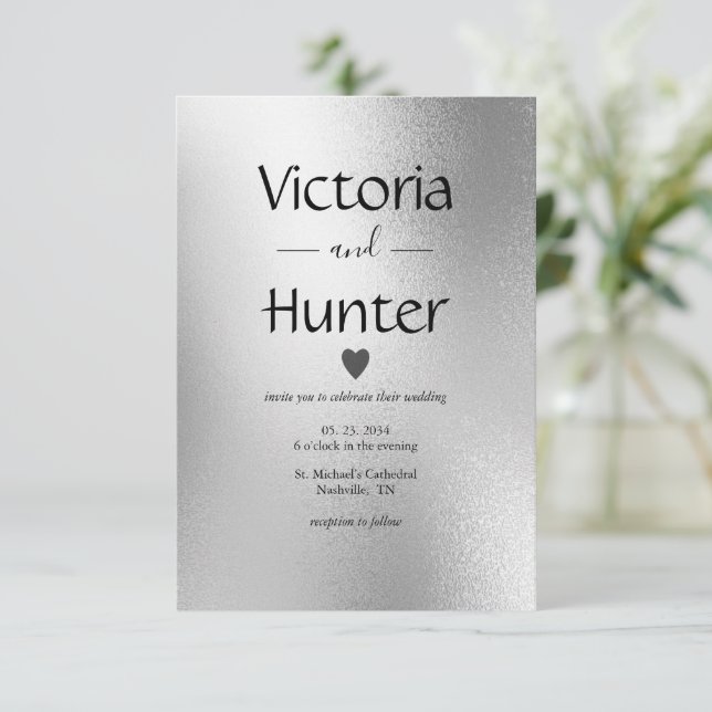 Invitation Mariage Moderne Élégant Cœur Métallique Argenté (Debout devant)
