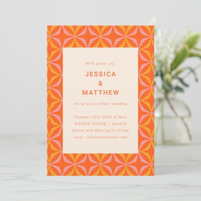 Invitation Mid Century Moderne Orange Géométrique Mariage uni (Debout devant)