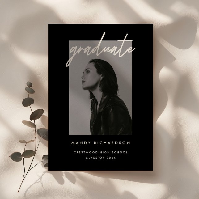 Invitation Modern Black White Script Photo Graduation Party (Créateur téléchargé)