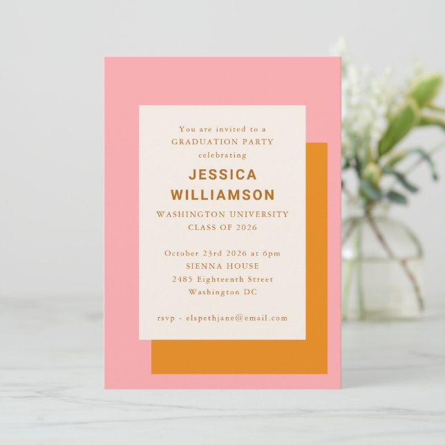 Invitation Modern Bold Pink Orange Classe de Graduation Party (Debout devant)