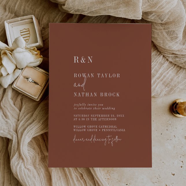 Invitation Moderne Chic en terre cuite rouille Monogramme Mar (Créateur téléchargé)