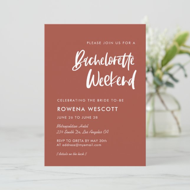 Invitation Moderne élégant brick brick Bachelorette Week-end (Debout devant)