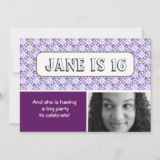 Invitation moderne fleurs violettes motif sucré seize partie