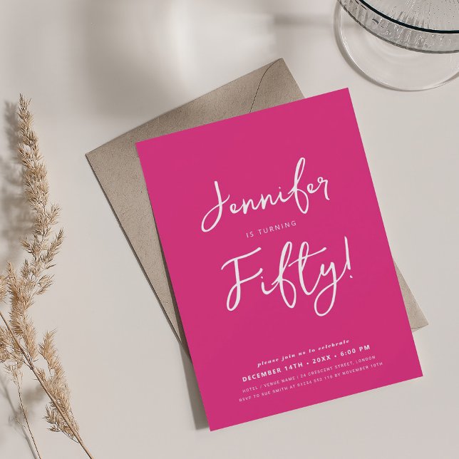 Invitation Moderne minimal 50e anniversaire Script Hot Pink (Modern Minimal 50th Birthday Script Hot Pink Invitation)