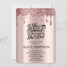 Moderne rose or chic minimaliste graduation photo