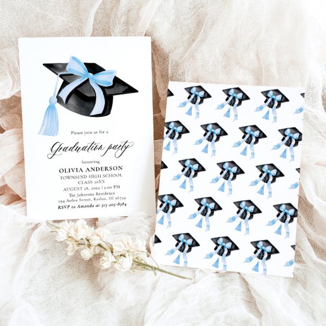 Invitation Moderne tendance Bleu Bow Graduation Cap Graduatio (Watercolor Modern Elegant Trendy Stylish Blue Bow Graduation Invitation)
