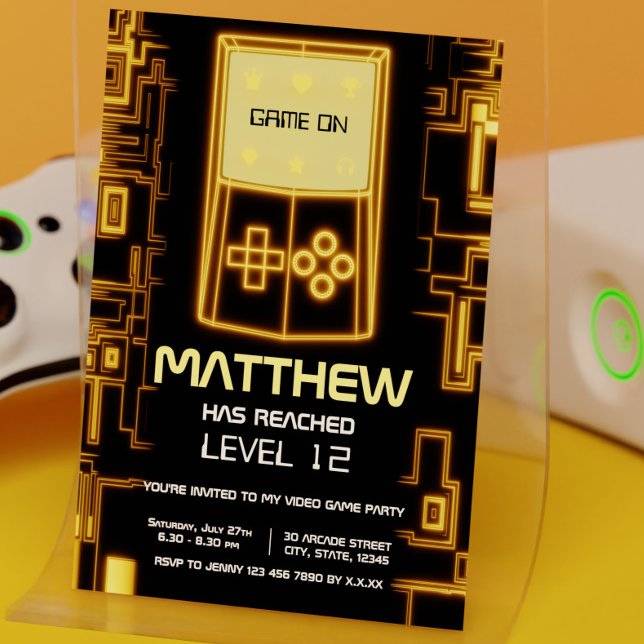 Invitation Moderne tendance Jaune niveau haut de jeu Jouer pa (Yellow Glow Video Game Console Birthday Party Invitation)
