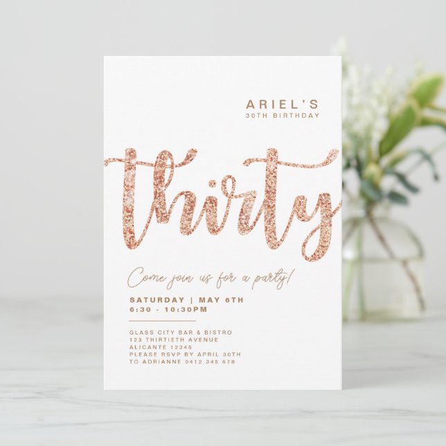 Invitation Moderne White & Rose Gold 30e anniversaire Invitat (Debout devant)