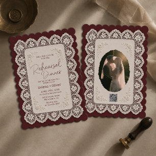 Invitation Nappe de dentelle argentée bordeaux pour dîner de