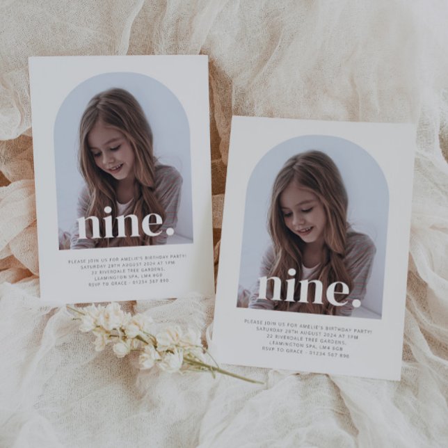 Invitation Neuf photos gravées Anniversaire (Nine Arched Photo First Birthday Invitation)