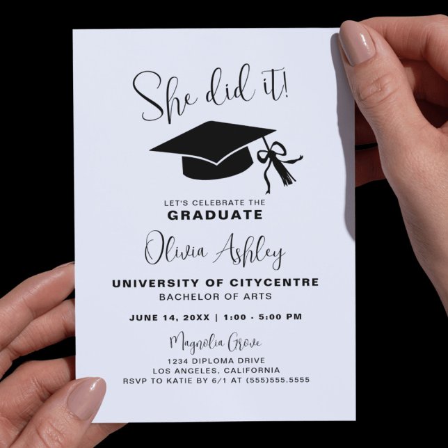 Invitation Noir Blanc Elle L'A Fait Graduation (Créateur téléchargé)
