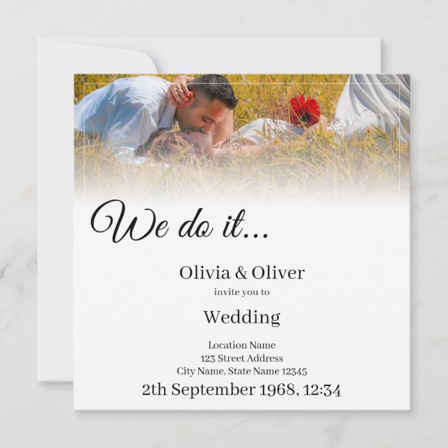 Invitation Nous le faisons - Embrasser un couple sur un pré (Devant)