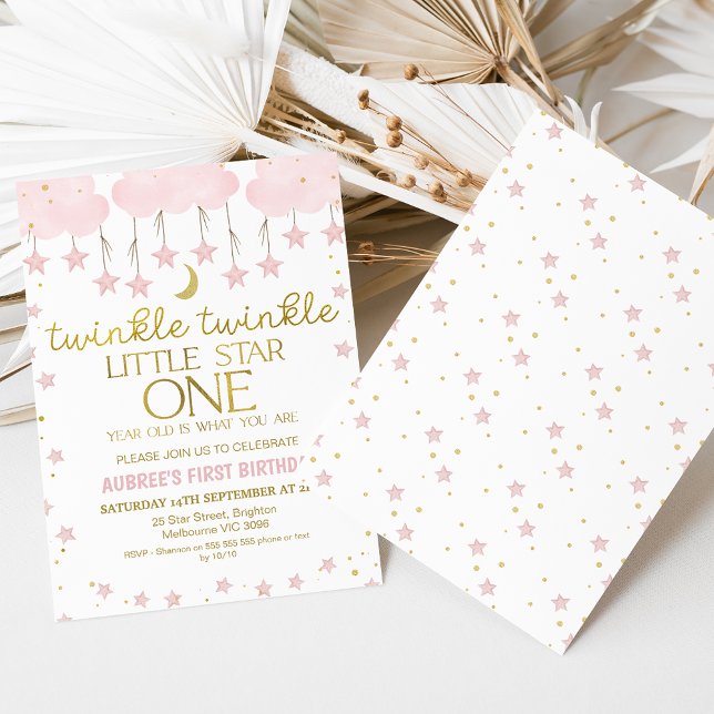 Invitation Nuages roses Twinkle Twinkle Star 1er anniversaire (Sweet pink clouds and stars twinkle twinkle little star girl's 1st birthday invitation.)