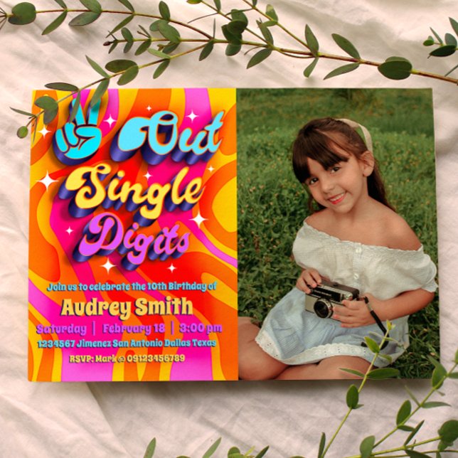 Invitation Paix dehors les chiffres uniques J'ai 10 ans avec  (Peace Out Single Digits - Groovy Retro 10th Birthday Landscape Invitation with Photo)