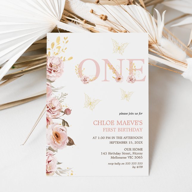 Invitation Papillons floraux Chic or rose 1er anniversaire (Pink chic floral girls 1st birthday invitation with large word and gold line butterflies.)