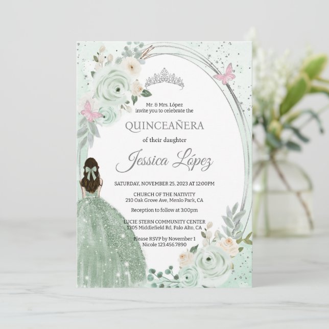 Invitation Papillons floraux verts Sage Quinceañera (Debout devant)