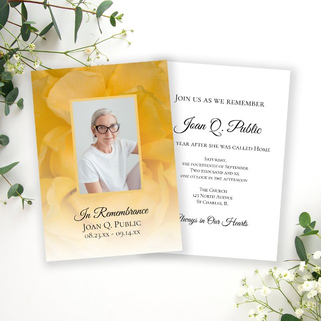 Invitation Pétales à fleurs de rose jaune Anniversaire de la  (Créateur téléchargé)