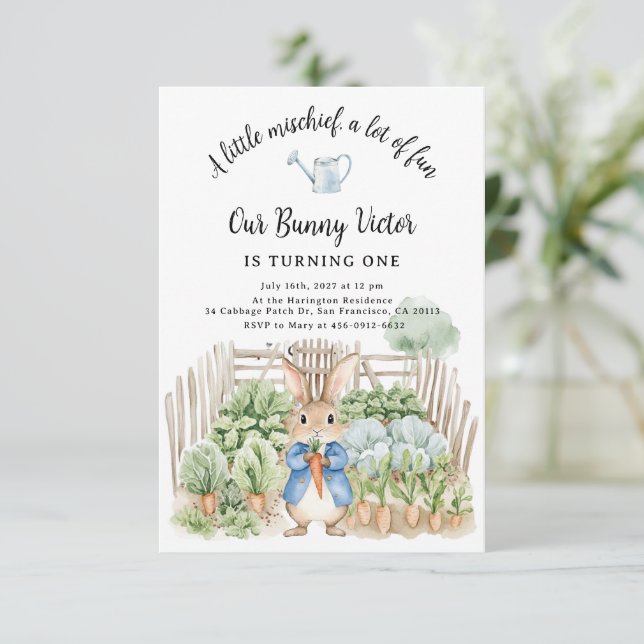 Invitation Peter Rabbit Veggie Garden Party First Birthday (Debout devant)