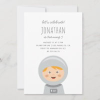 Petit garçon astronaute. Fête d'anniversaire pour 