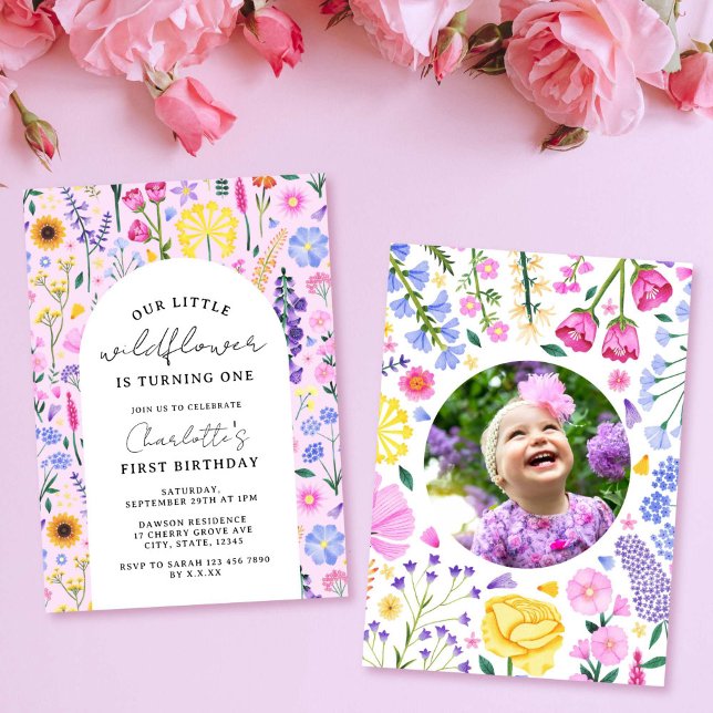 Invitation Petite fille Fleur sauvage Premier anniversaire ph (Little Wildflower Girl First Birthday Pink Photo Invitation)