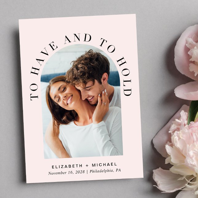 Invitation Photo Arch moderne QR Code Tout en un Mariage rose (Celebrate your love story with an invitation showcasing your favorite photo in an elegant arch frame)