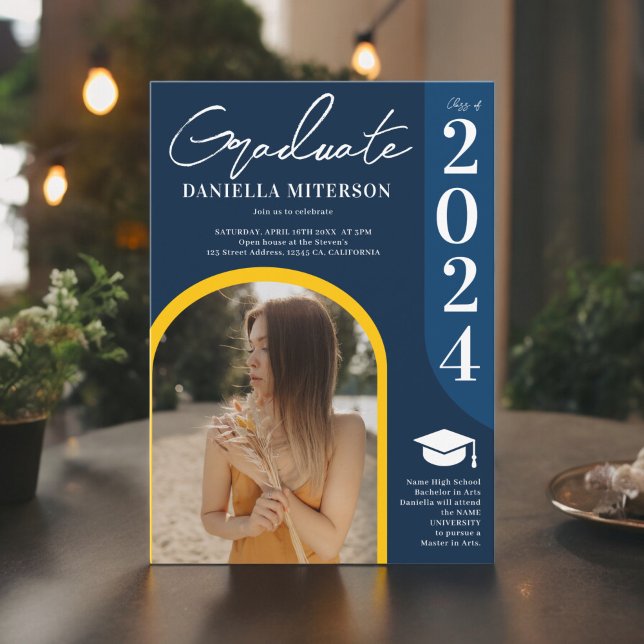 Invitation Photo bold 2024 arche bleu foncé graduation (Photo bold 2024 arch dark blue graduation invitation)