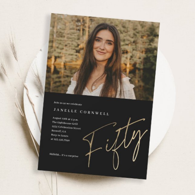 Invitation photo d'anniversaire 50 ans or minimali (Elegant modern black and gold script photo 50th birthday party magnetic invitations.)