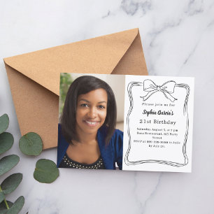 Invitation Photo d'anniversaire avec un nœud dessiné à la mai