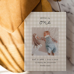 Invitation Photo Minimale Beige En vichy 1er anniversaire Inv