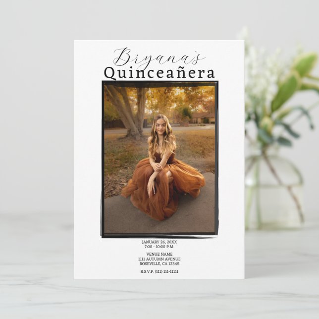 Invitation Photo moderne Cadre noir tendance Quinceañera (Debout devant)