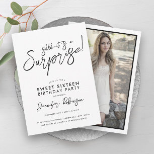 Invitation Photo moderne noir & blanc Surprise Sweet 16