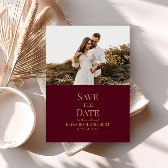Invitation Photo personnalisée de la Bourgogne moderne Enregi (Modern Burgundy Custom Photo Save the Date Card on neutral boho wedding table.)
