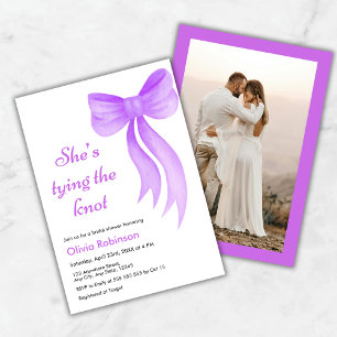 Invitation Photo Ruban Violet Elle Noue le Nœud Lancement de