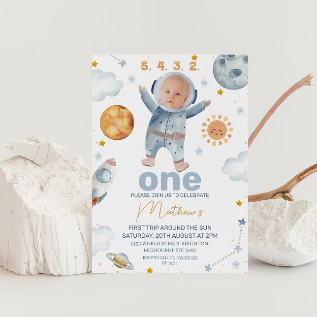 Invitation Photo Sun Premier voyage autour du soleil 1er anni (First year around the sun first birthday invitation featuring a photo inside the space helmet.)