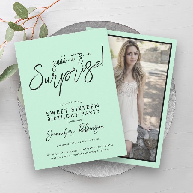 Invitation Photo verte à la menthe moderne Surprise Sweet 16 (Modern Mint Green Photo Surprise Sweet 16 Invitation)