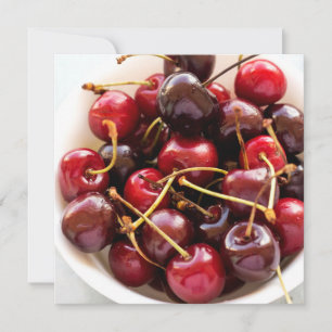 Invitation Photographie de Cerises Rouges Fraîches dans un Bo