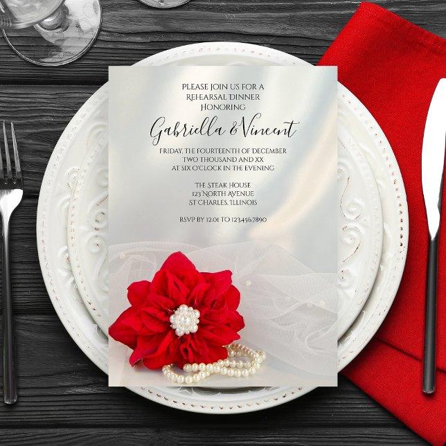 Invitation Poinsettia Pearls Dîner de la répétition de mariag (The Poinsettia and Pearls Wedding Rehearsal Dinner Invitation is perfect for your December event.)