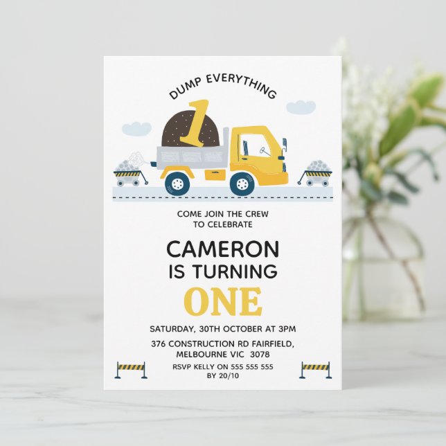 Invitation Pompe Camion Jaune Tout le 1er anniversaire (Debout devant)
