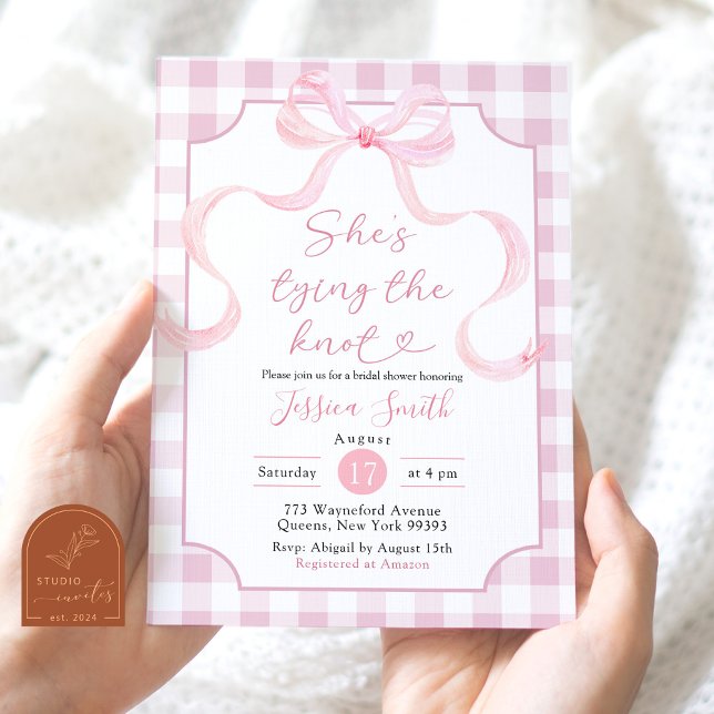 Invitation Preppy Pink Elle noue la Fête des mariées de noeud (Créateur téléchargé)