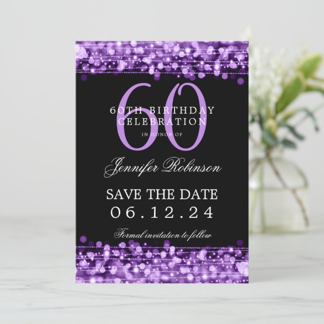 Invitation Purple 60e fête d'anniversaire Enregistrer la date (Debout devant)