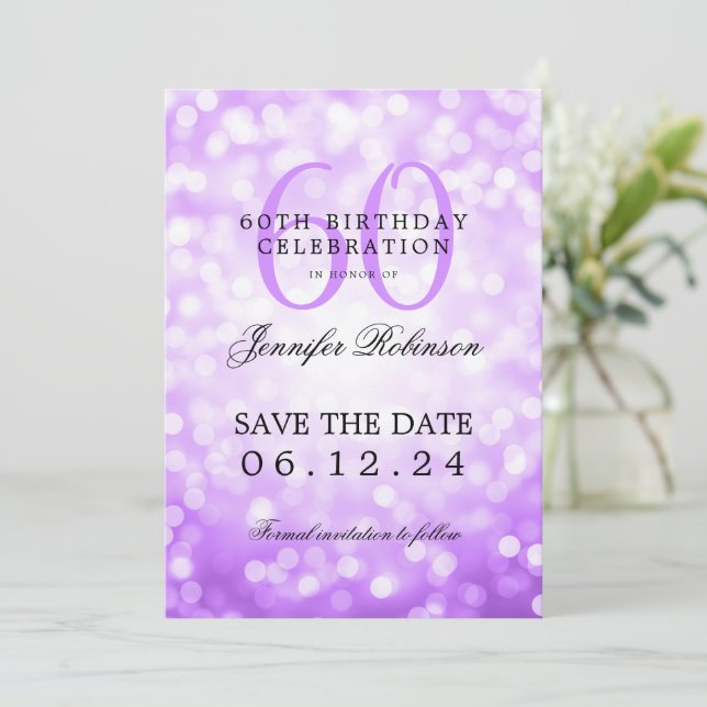 Invitation Purple Bokeh 60th Birthday Save Date / Détails (Debout devant)